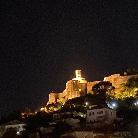 Si-ri شقة Gjirokastër